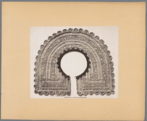 Collar of textile decorated with plant motifs