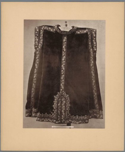 Chasuble decorated with floral motifs