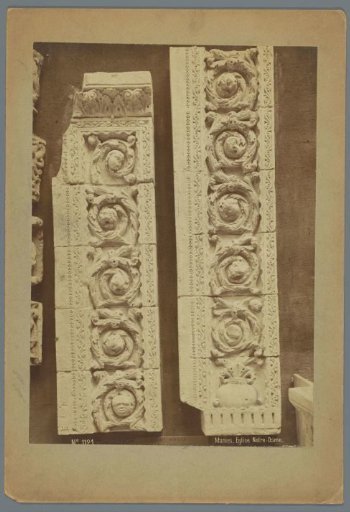 Two reliefs with plant motifs, heads and animal heads from the Collégiale Notre-Dame in Mantes-la-Jolie