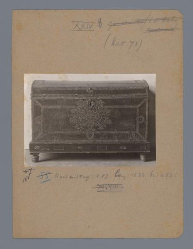 Chest with floral motif