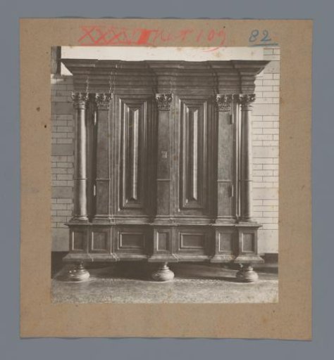 Cushion cabinet with columns (presumably) in the Rijksmuseum in Amsterdam