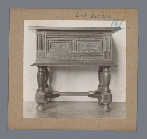 Table with a cross between the legs