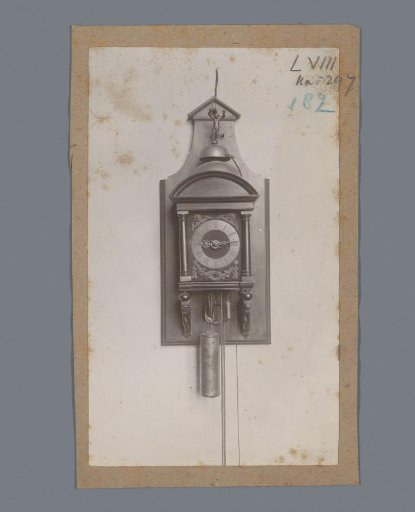 Wall clock decorated with putti and pilasters