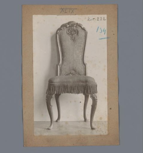 Chair decorated with a scallop shell on the backrest and fringes on the seat