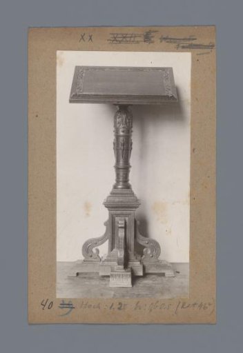 Reading stand in the Rijksmuseum, Amsterdam