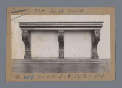 Console table decorated with floral motifs and lion's feet