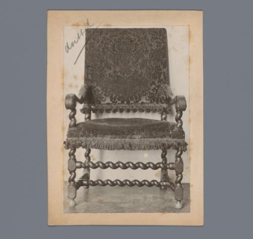 Armchair with splayed legs, probably in the Rijksmuseum