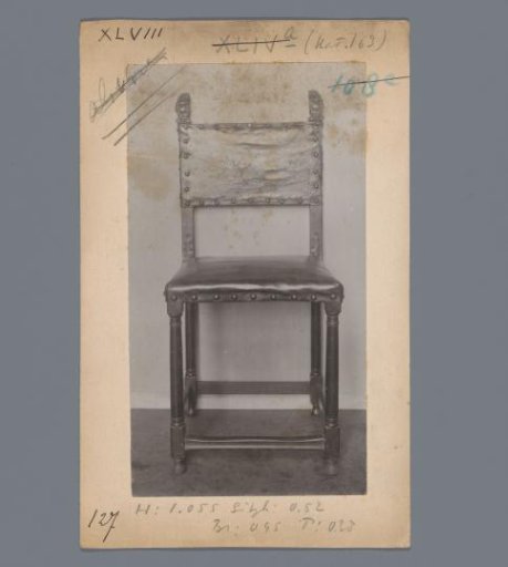 Rosewood chair, rear stiles crowned by shields bearing lions