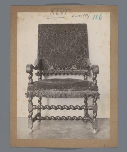 Armchair with serpentine legs (probably) in the Rijksmuseum, Amsterdam