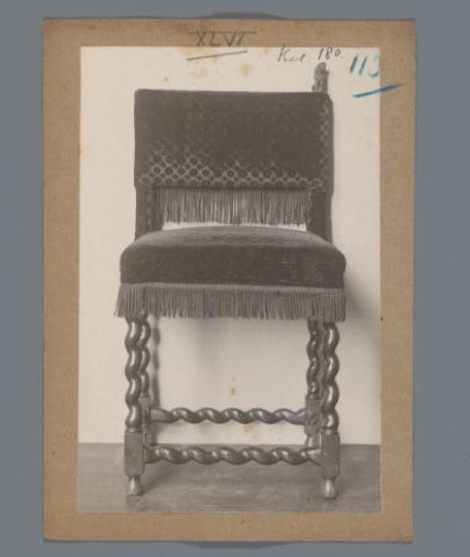 Armchair with serpentine legs and a lion (probably) in the Rijksmuseum, Amsterdam