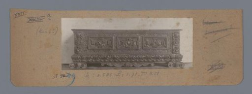 Chest decorated with two female figures and a cartouche (probably) in the Rijksmuseum, Amsterdam