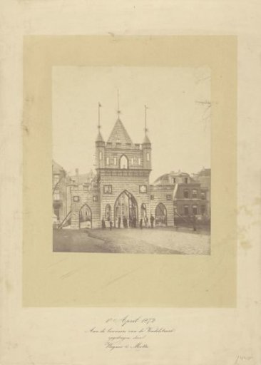 Triumphal arch at the entrance of the Vondelstraat in Amsterdam during the April festival 1872