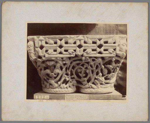 Capital of a double column from the Daurade monastery in Toulouse