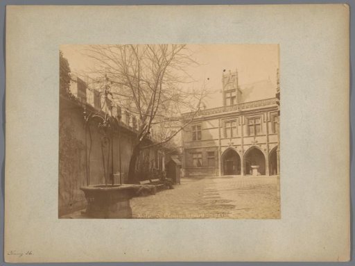 View of the well and entrance to the Musée de Cluny in Paris