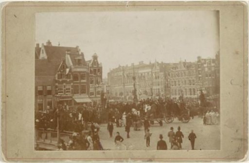 Parade 'The Nassaus in the Netherlands', 1 September 1888: The Seventh Group (Amalia van Solms) on the Sophiaplein (Munt), Amsterdam