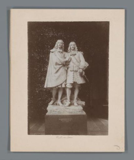 Statue of the De Witt brothers in the Regent's Hall