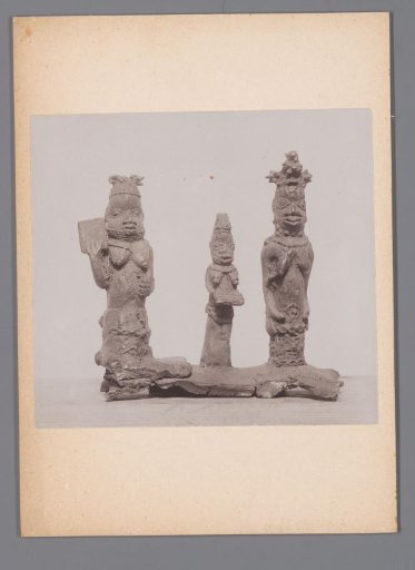 Three bronze statues on a pedestal from Benin