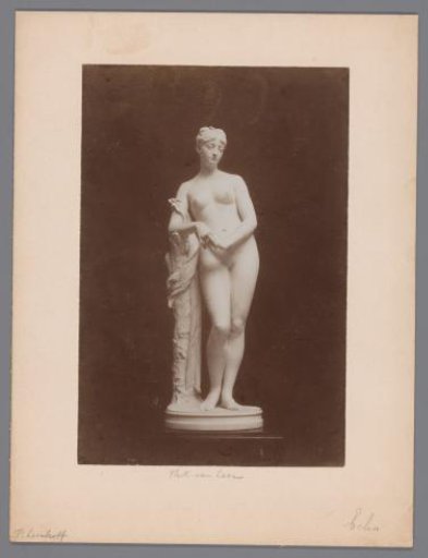Statue of a woman or goddess