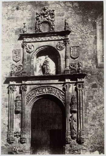 Gate of the Convento de las Dueñas in Salamanca