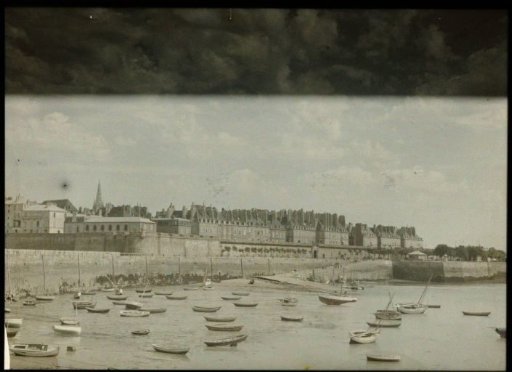 View of the harbour and citadel of Saint-Malo