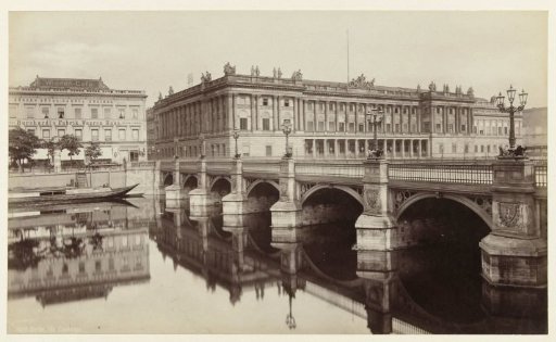 Friedrichsbrücke over the Spree in Berlin