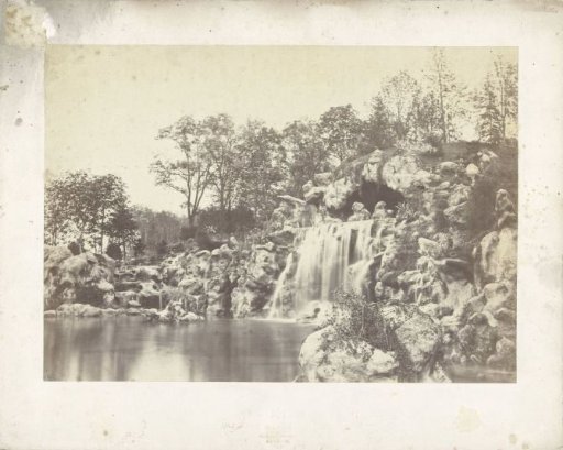 Waterfall in the Bois de Boulogne in Paris