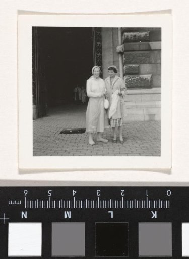 Portrait of Irene With and an unknown woman at the underpass of the Rijksmuseum