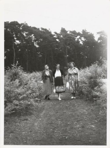 Portrait of Irene With and two unknown women in a field