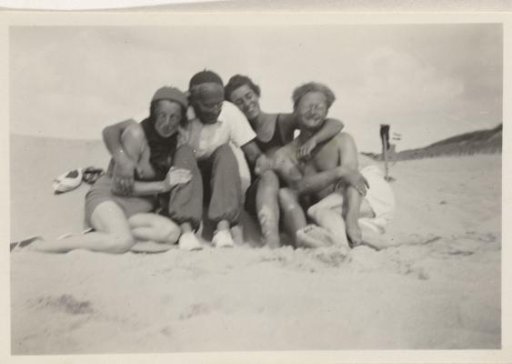 Group portrait of Karl With and three unknown persons on the beach