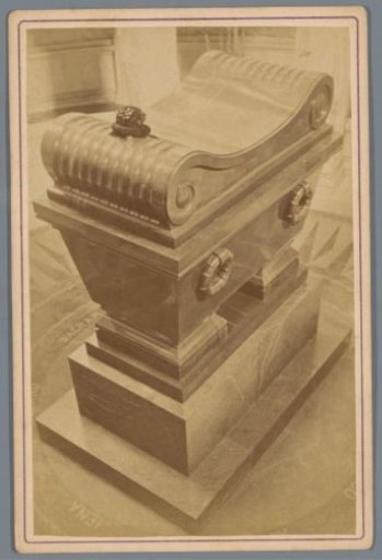 Tomb of Napoleon in the Dôme des Invalides in Paris