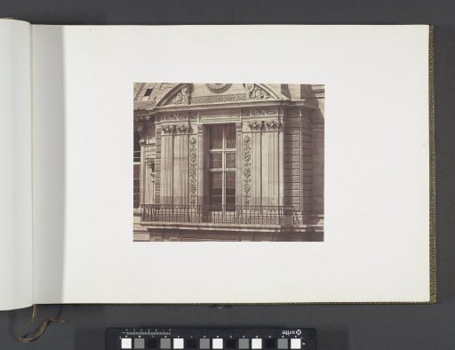 Facade of the Pavillon de Rohan (lower part)