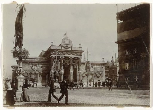 View of the Beurs van Zocher, decorated for the inauguration of Queen Wilhelmina
