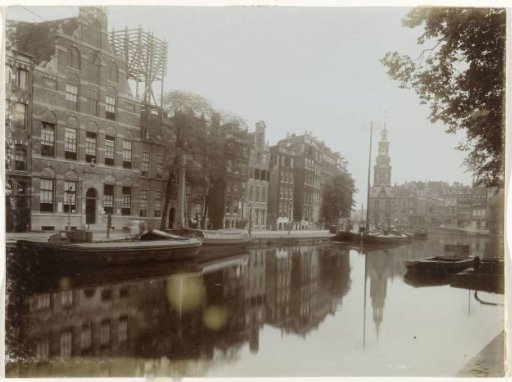 View across the Singel with the Munttoren at Muntplein, seen from the Bloemenmarkt
