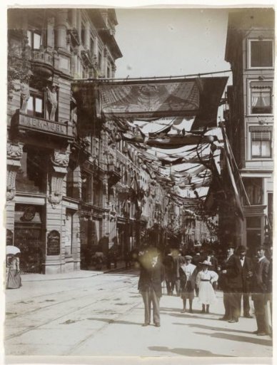 View of the Leidsestraat at the Keizersgracht, decorated for the inauguration of Queen Wilhelmina