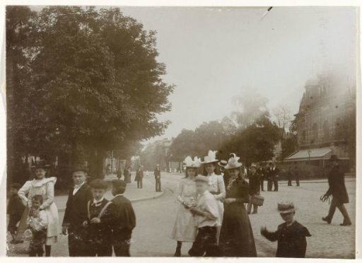 People at Velperplein in Arnhem, with the Musis Sacrum on the right