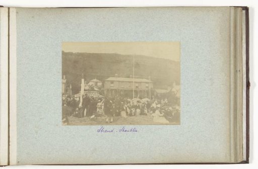 Bathing guests on the beach at Shanklin