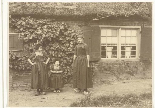 Three Peasant Girls in Costume in Hierden