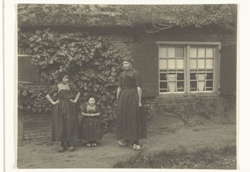 Three Peasant Girls in Costume in Hierden