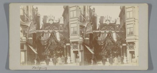 Decorations Heiligeweg, corner Singel, on the occasion of the inauguration of Queen Wilhelmina, Amsterdam