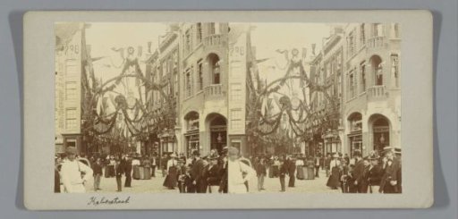 The Kalverstraat, decorated for the inauguration of Queen Wilhelmina, Amsterdam