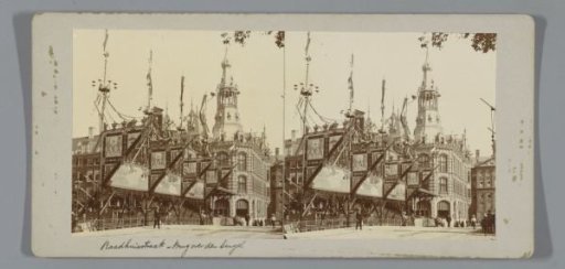 Bridge over the Singel in the Raadhuisstraat, decorated for the inauguration of Queen Wilhelmina, Amsterdam