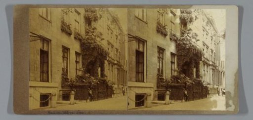 House of Jonkheer Van Loon at Keizersgracht 672, decorated for the inauguration of Queen Wilhelmina, Amsterdam