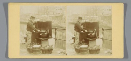 A man frying fish at the Nieuwegrachtje, Amsterdam
