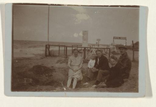 Portrait of five unknown people on the beach at Valkeveen