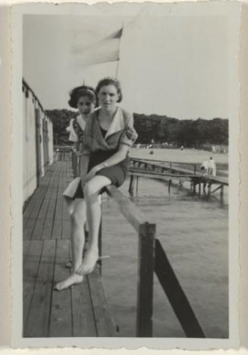 Two girls at the beach of Valkeveen