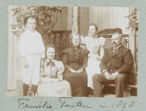 Family portrait Fontein