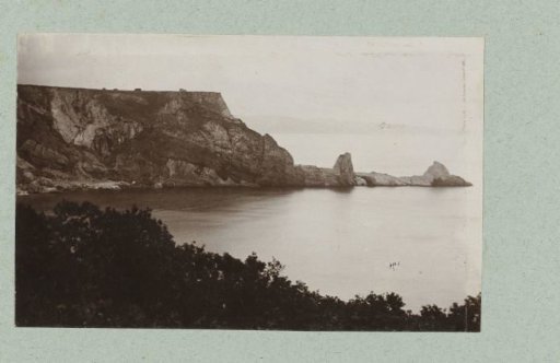 The cliffs with "Hope's Nose" near Torquay