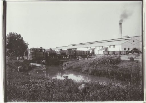 Railway wagons at the sugar factory of the sugar enterprise Nieuw Tersana, Cheribon, former Dutch East Indies