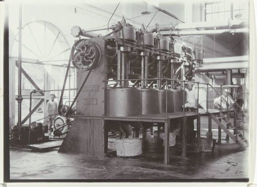 Machine in the factory of the sugar enterprise Nieuw Tersana, Cheribon, former Dutch East Indies