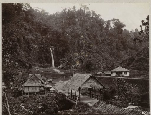 Railway line and some buildings in the Anaikloof